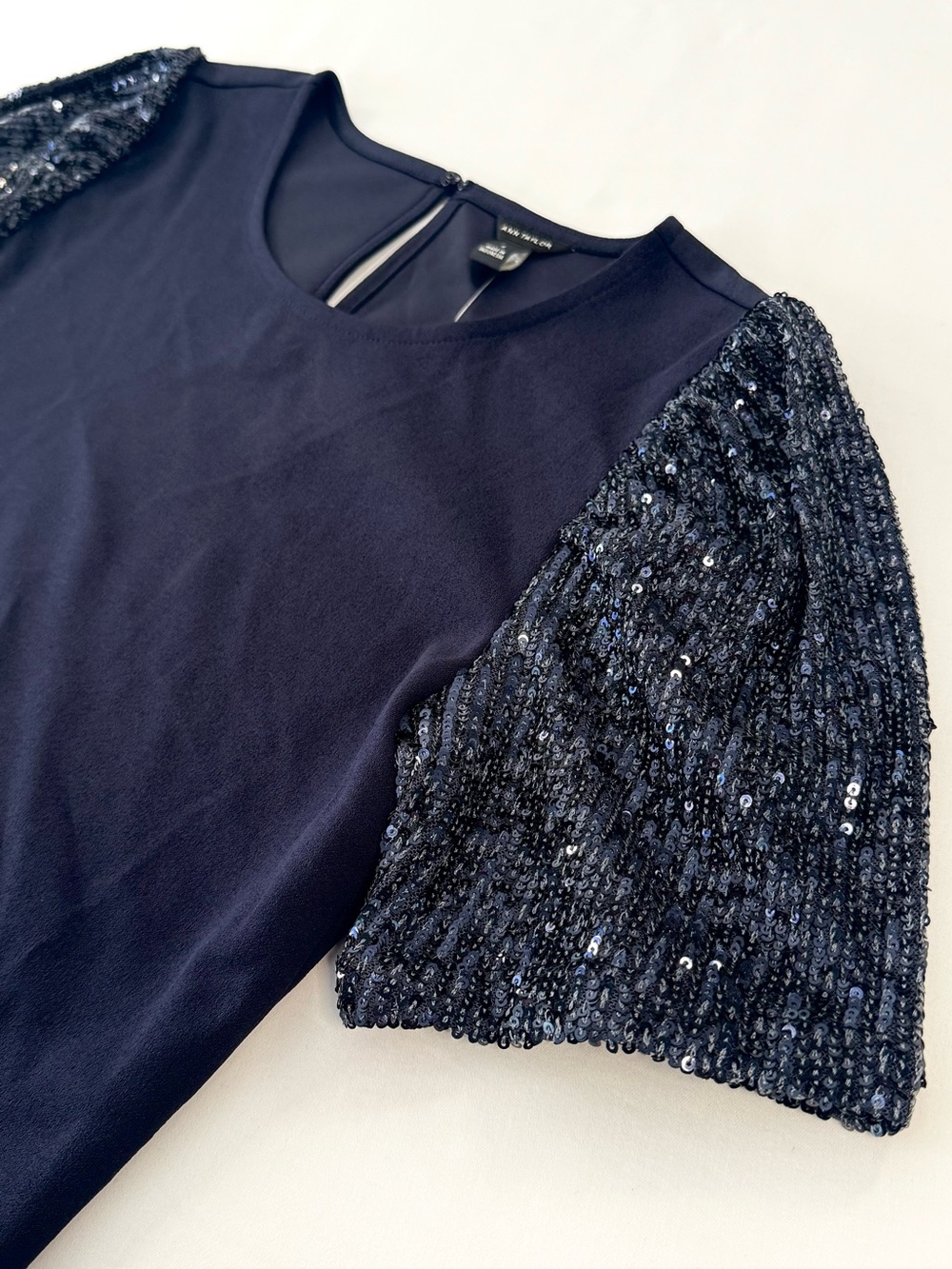 NWT! Ann Taylor Navy Blue Sequin Short Sleeve Blouse Women’s Size Small
